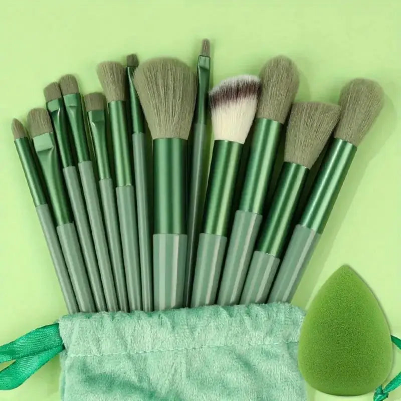 Soft Fluffy Professional Make Up Brush set for all your make up needs